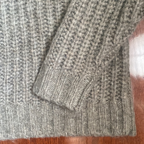 Aerie Chunky Knit Gray Cropped Sweater - Picture 10 of 12
